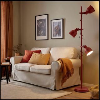Lampada da terra IKEA HEKTAR rossa