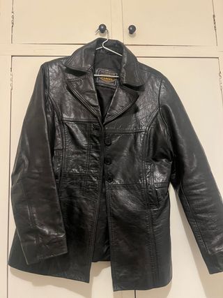 Chaqueta de piel cuero negra