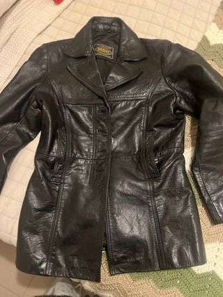 Chaqueta de piel cuero negra
