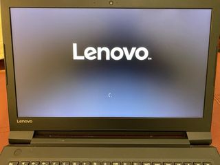 Portátil Lenovo V110-15IAP+Funda, Cargador y Mouse