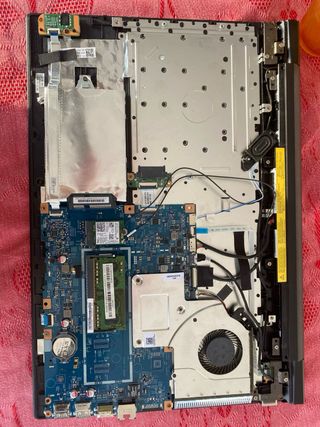 Portátil Lenovo V110-15IAP+Funda, Cargador y Mouse