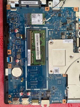 Portátil Lenovo V110-15IAP+Funda, Cargador y Mouse