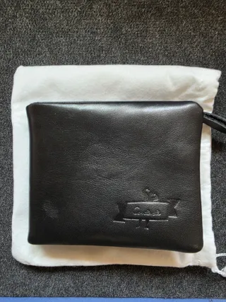 Cartera de cuero negra
