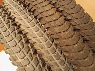 4 NEUMATICOS  26 X 1.95.  POCO USO.  CASI NUEVOS.