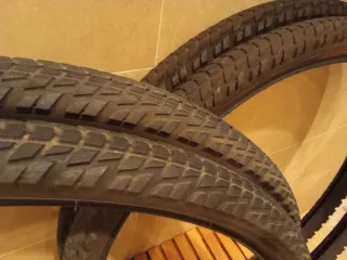 4 NEUMATICOS  26 X 1.95.  POCO USO.  CASI NUEVOS.