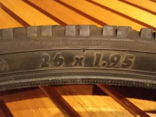 4 NEUMATICOS  26 X 1.95.  POCO USO.  CASI NUEVOS.