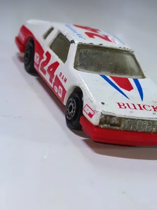 BUICK LASABRE STOCK CAR 1/64 MAISTO