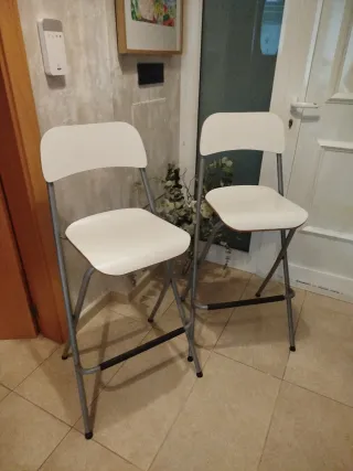 Taburetes altos Ikea blancos (2 unidades)