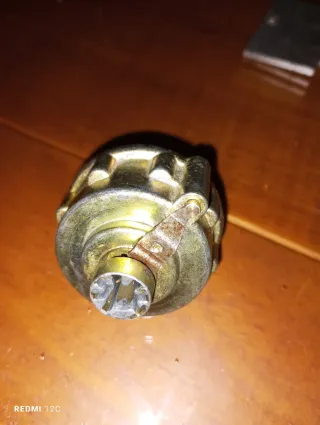 Bombillo Fichet 132mm con llave,Para caja fuerte.