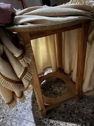 Mesa redonda madera y tela beige