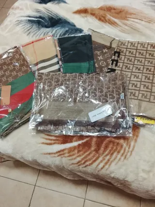 Set 10 sciarpe firmate Burberry, Dior, Fendi, Gucc