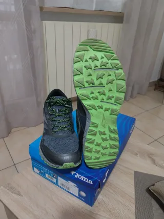 Sneakers Joma grigie e verdi