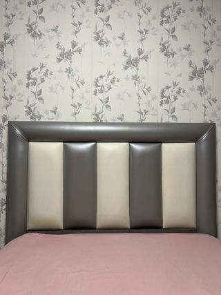 Cabecero de cama gris y blanco NEGOCIABLE URGE