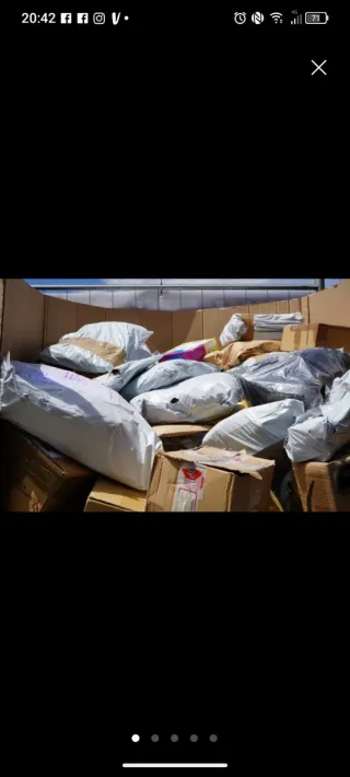 Pacco scatola sorpresa vestiti oggetti per la casa