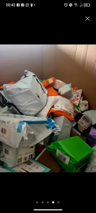 Pacco scatola sorpresa vestiti oggetti per la casa