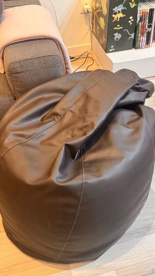 Puf rojo y marrón para casa