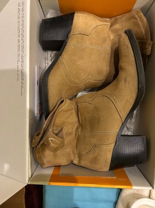 Botines de ante marrones con tacón