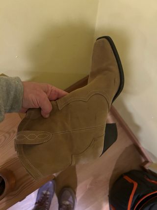 Botines de ante marrones con tacón