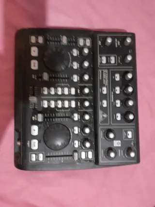 Controladora DJ Behringer BCD3000