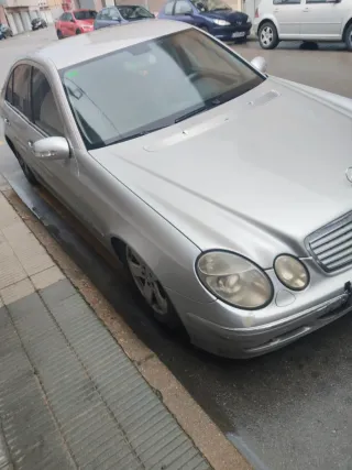 Mercedes-Benz E320 2004