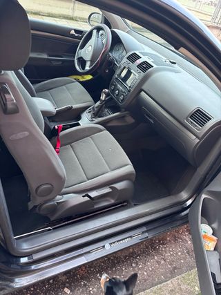 Volkswagen Golf 2004