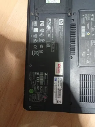 Ordenador portátil HP gris antiguo