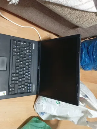 Ordenador portátil HP gris antiguo