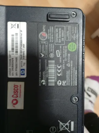 Ordenador portátil HP gris antiguo