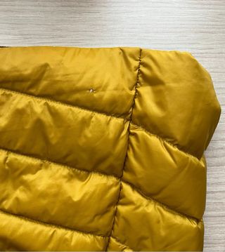 Chaqueta plumón ligera acolchada mostaza