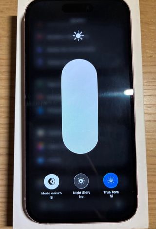 iPhone 15 Rosa 128GB – 94% batería, con caja.