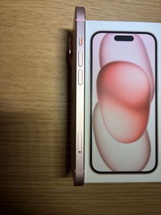 iPhone 15 Rosa 128GB – 94% batería, con caja.