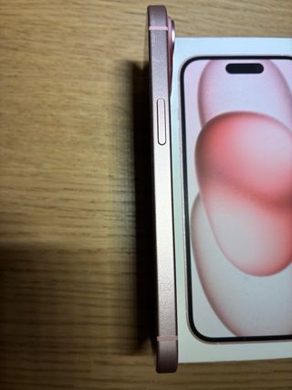 iPhone 15 Rosa 128GB – 94% batería, con caja.