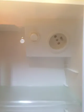 Armadio da bagno in plastica e vetro