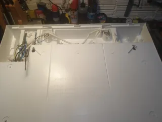 Armadio da bagno in plastica e vetro