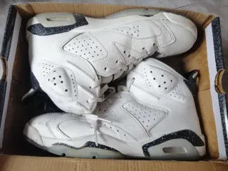 Sneakers Air Jordan 6 Bianche e Nere