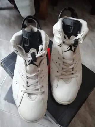 Sneakers Air Jordan 6 Bianche e Nere