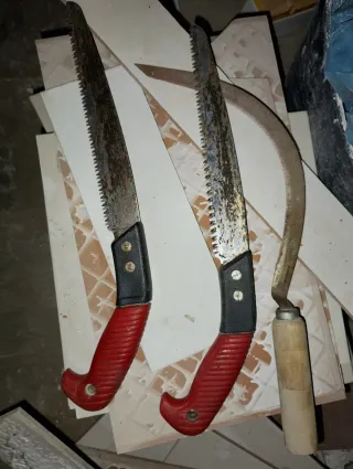 Serrucho y hoz de jardín