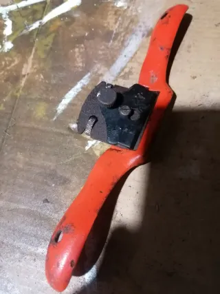 Cepillo de carpintero naranja