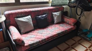 Sofá Cama amplio y cojines