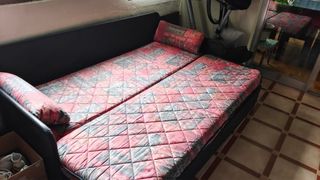 Sofá Cama amplio y cojines