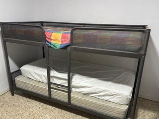 Litera IKEA TUFFING gris oscuro 90x200