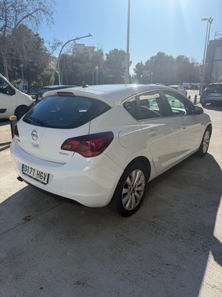 Opel Astra 2011