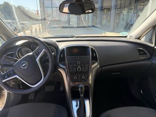Opel Astra 2011
