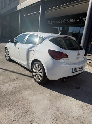 Opel Astra 2011