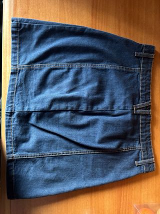 Minigonna in denim con bottoni