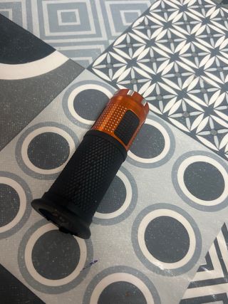 Puños moto patinete eléctrico negros y naranja