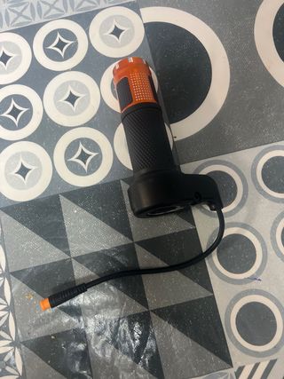 Puños moto patinete eléctrico negros y naranja