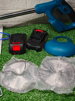 Desbrozadora Eléctrica con 2 Baterías