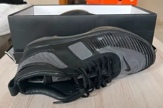 Zapatillas Baloncesto Nike LeBron Negras/Grises