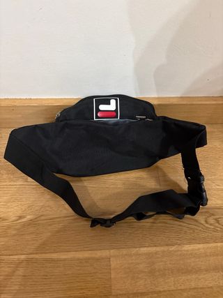 Riñonera Fila Negra 3 Bolsillos